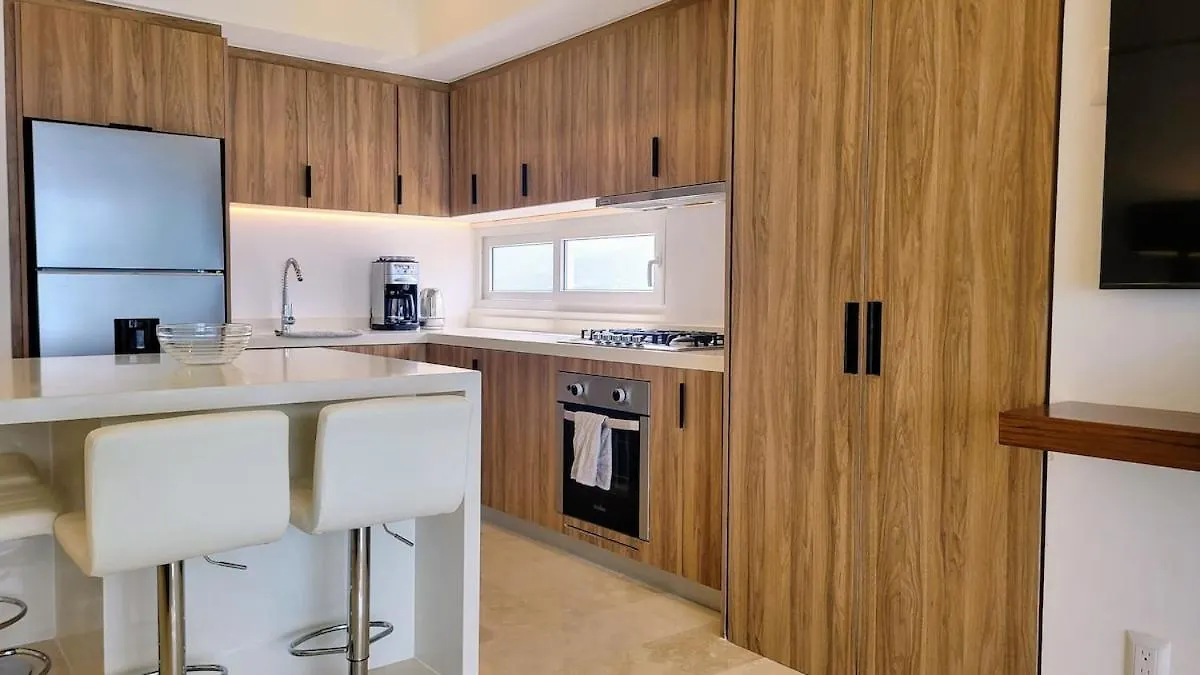 Beachfront Extra-Large 1-Bedroom Free Breakfast Puerto Vallarta Daire